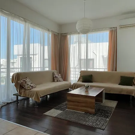 Rix Palm شقة كيرينيا