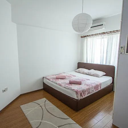 Rix Palm 公寓 凯里尼亚